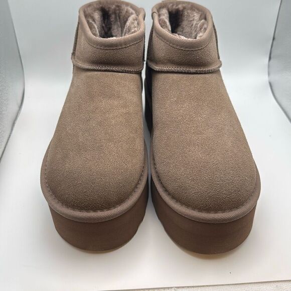 CUSHIONAIRE Cozy Womenβs Platform Ankle Boots SIZEβ10 WIDE TAUPE - Picture 2 of 7